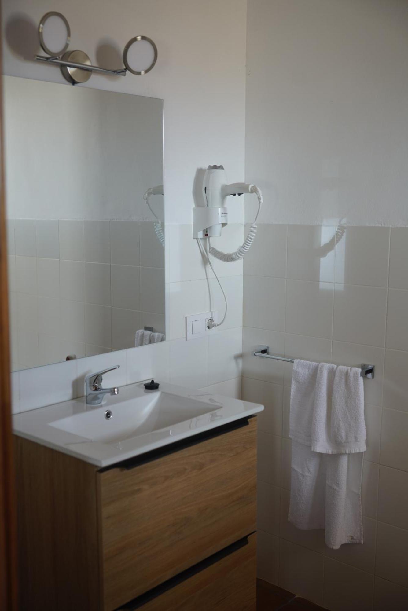 Hostel Cruceros Alqueva Cheles Zewnętrze zdjęcie